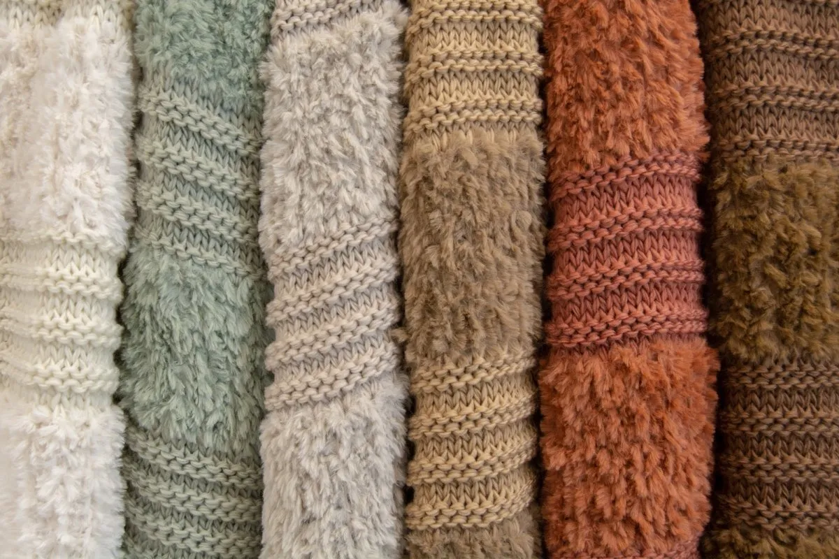 Plush Knit Throw - Coffee