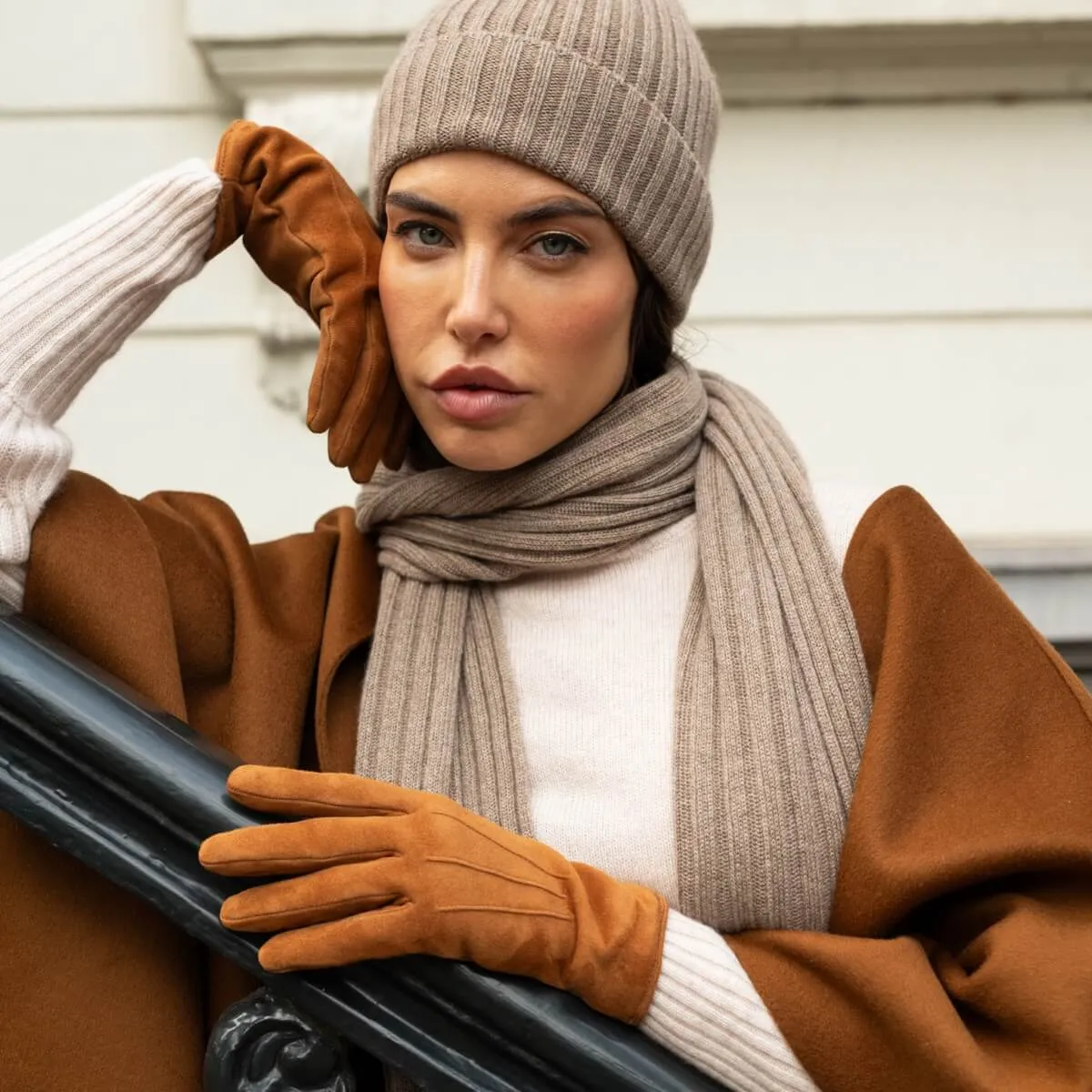 Silvia (cognac) - suede leather gloves with luxurious cashmere lining